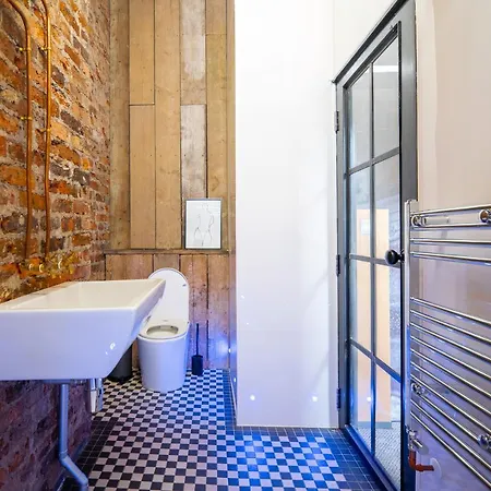 By Apartment Leeds (West Yorkshire)