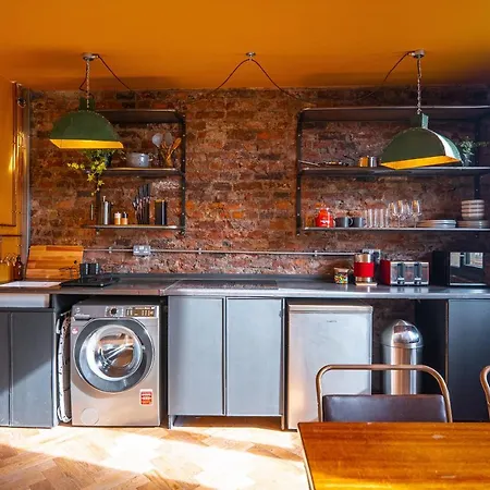 By Apartment Leeds (West Yorkshire)