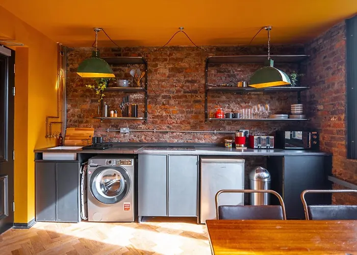 By Apartment Leeds (West Yorkshire)