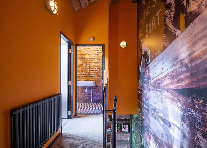 By Apartment Leeds (West Yorkshire)